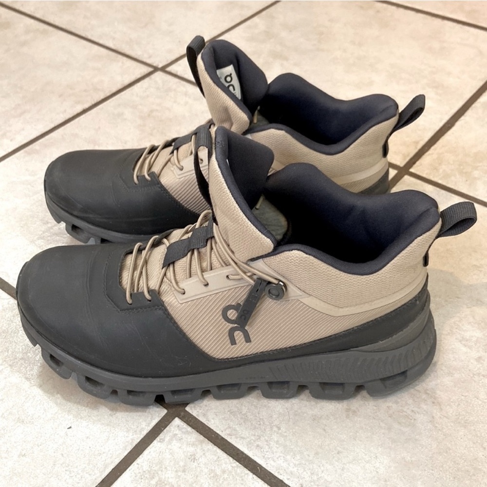 On Running Cloud Women’s Helion Size W8.5 waterproof hiking boots